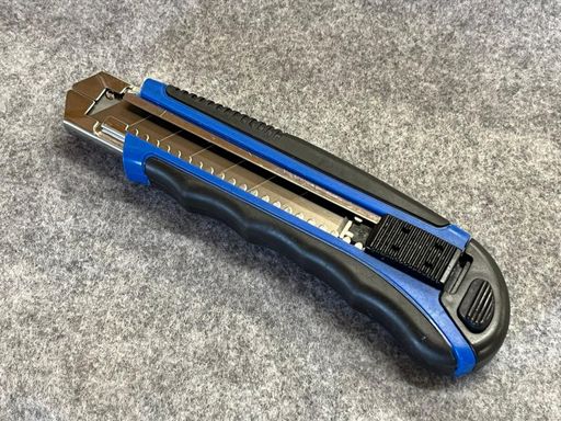 Cutter-, Teppichmesser, Universalmesser Inkl. Ersatzklingen in 25mm  extra schwere Ausführung