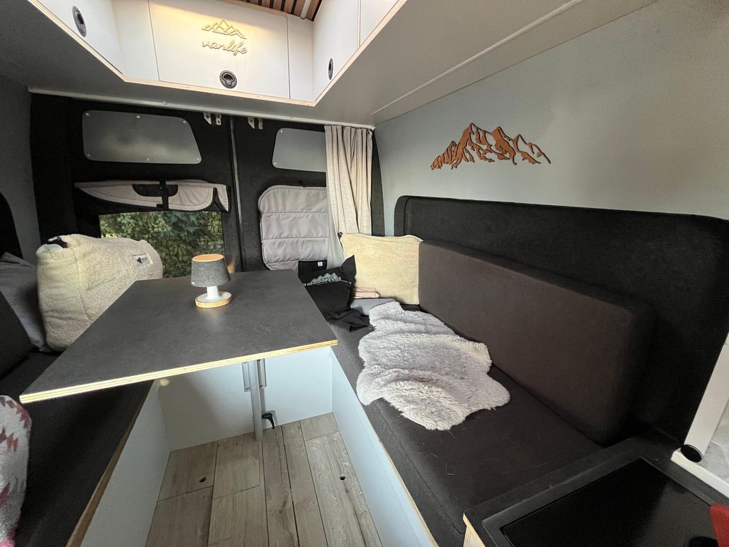 Camper-Ausbau von Blackforest Vans
